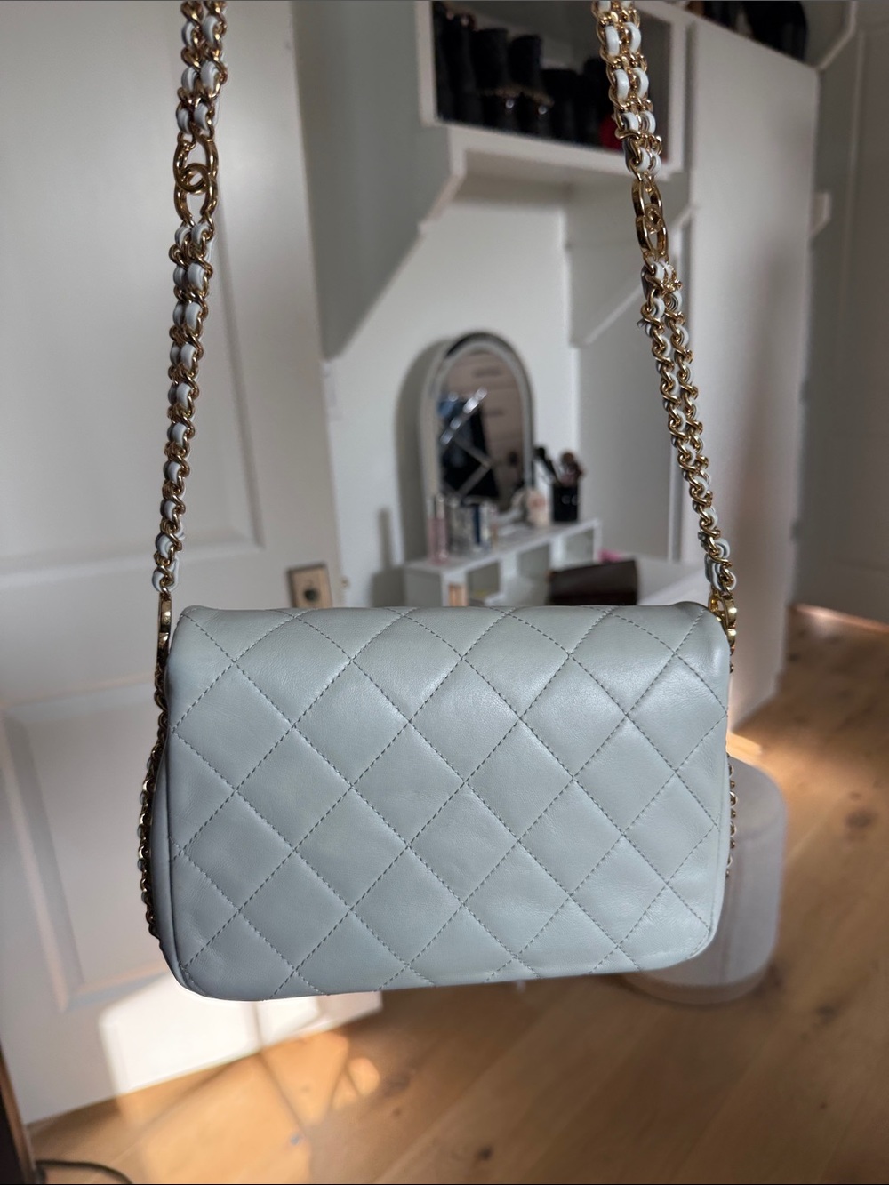 CHANEL Light Blue Quilted Leather Crossbody Bag with Gold Hardware - Picture 5 of 15